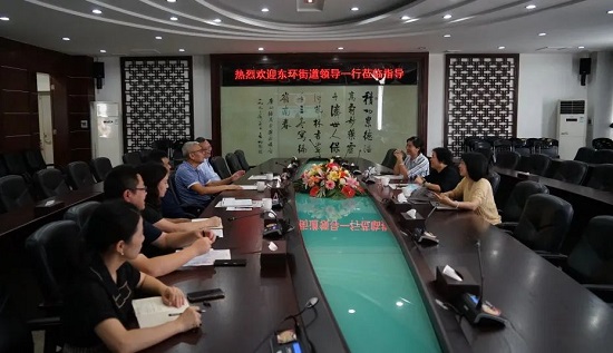 番禺區(qū)東環(huán)街黨工委副書記、街道辦事處主任何柳青一行到白云山潘高壽暖企走訪.jpg 番禺區(qū)東環(huán)街黨工委副書記、街道辦事處主任何柳青一行到白云山潘高壽暖企走訪.jpg